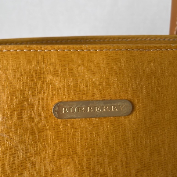 AUTHENTIC/VINTAGE BURBERRY HANDBAG #0824C. - Picture 5 of 17